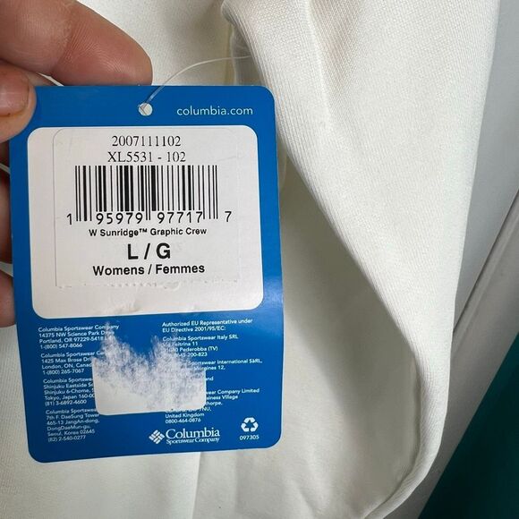 This is a Columbia Hart Mountain II Crew sweatshirt in white or cream with a mul - Picture 4 of 11